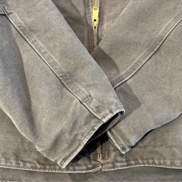 Carhartt Men's Sherpa Lined Sandstone Sierra Jacket Model
#J141 Grey/Charcoal - Picture 6 of 13